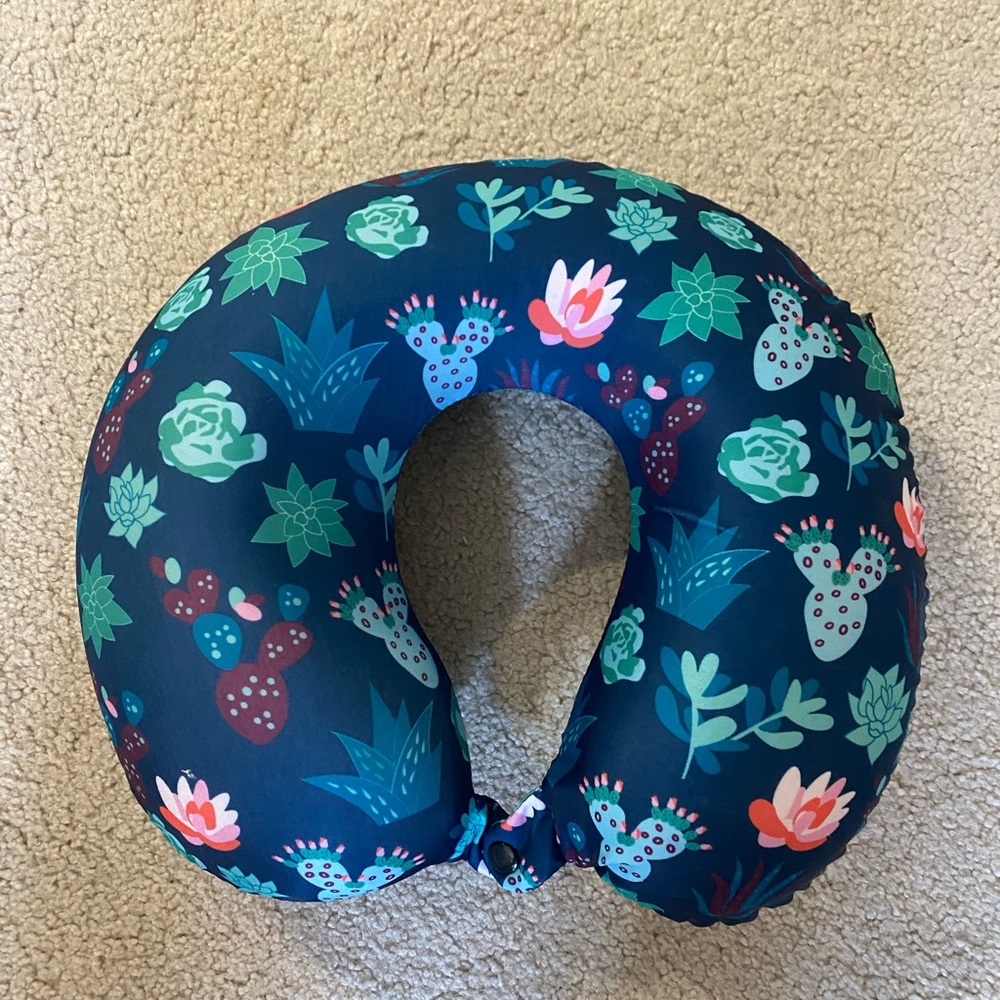 🦋🛍 Travel Neck Pillow for Supportive Comfort